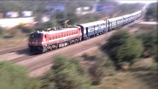 preview picture of video 'Vadodara WAP-4 Smoothly Decelerates With 12843 PURI AHMEDABAD EXPRESS Before Entering Durg Junction'