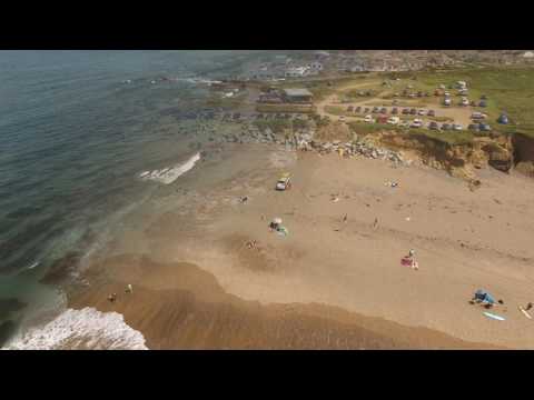 Rekaman drone dari Widemouth Bay