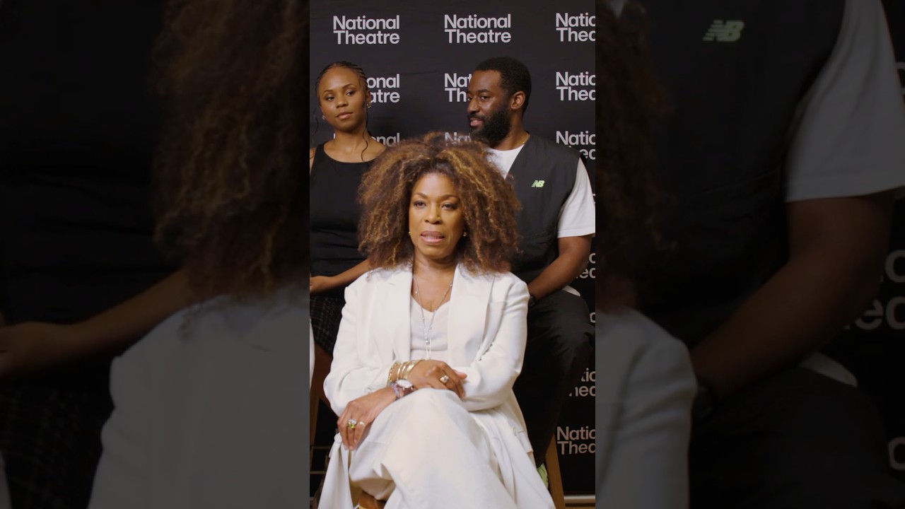 Miniature de la vidéo When the friend group hits flow 🙂‍↕️ #NationalTheatre #LondonTheatre #ThingsToDoInLondon #CrimeDrama du film National Theatre at Home: The Story