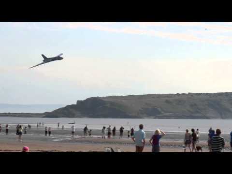 Vulcan Bomber stuns beach-goers with a low fly by.