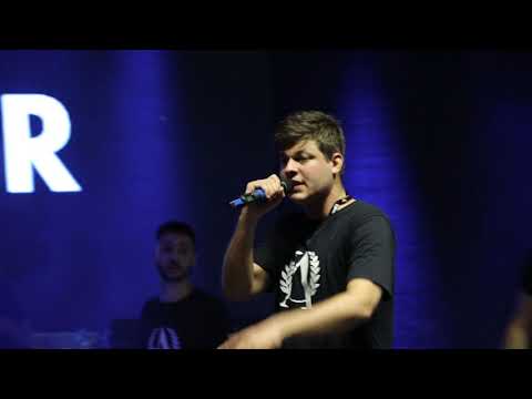 Grzi ft. Struka, Kendi & Papi Jaaz - Moja Mala Sve Razume LIVE @Dodjinaamfivol8