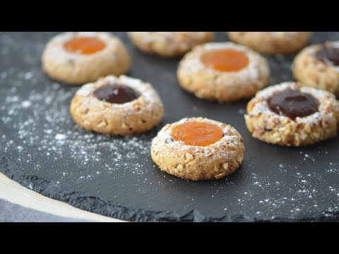 Quick and easy cookies. They go well with mixed cakes.