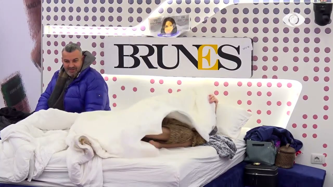 Xhaxhi Gerti, ik o dreq…/ Stenaldo i hedh batuta Rogertit