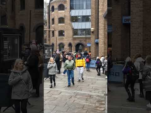 Tourists on Clink Street..