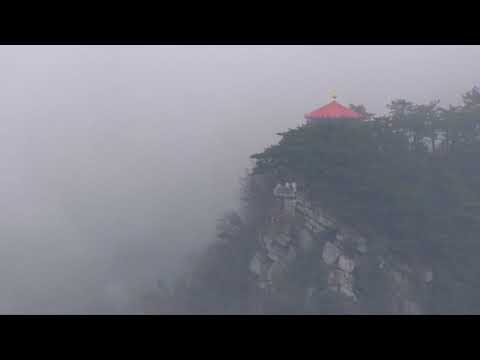 Mali Lushan, formohet "ujëvara e reve"