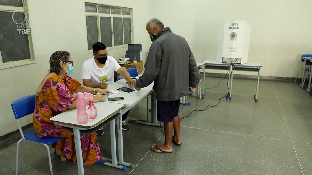 Mesário voluntário nas eleições 2024