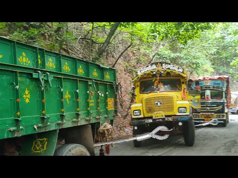 Heavy Loaded Truck Gear Failed  - Two Trucks Pulling out in Ghat Road - Truck Drivers Help to Rescue