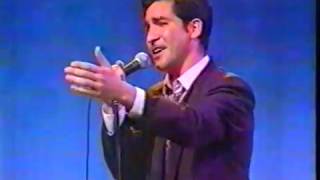 ¿QUIÉN CANTA ESTA VERSIÓN DE MIRANDO AL MAR?