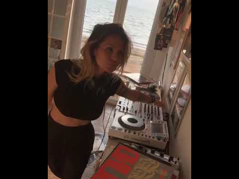 Deborah de Luca quarantine time 🔥