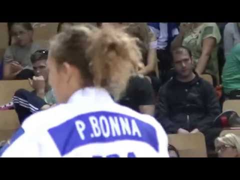 Judo match between Penelope Bonna and Barbara Maros