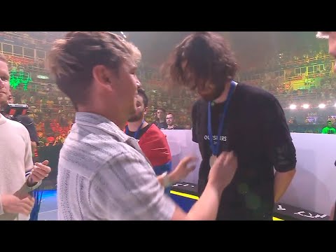 аутсайдерс награждают медалями