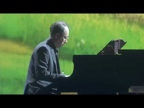 Zelda Theme ft. Koji Kondo on Piano Live at TGA