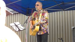 Graham Parker singing "Pub Crawl"