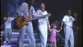Nia on Stage with Earth Wind and Fire Part 2 of 4 March 2007