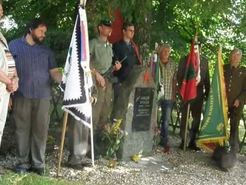 U pomníku padlého pohraničníka s pohraniční písní...