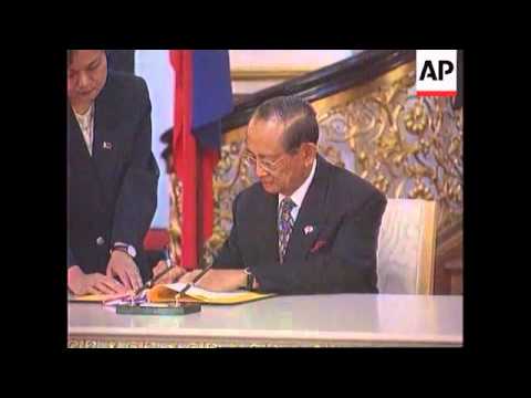 Russia - Ramos and Yeltsin sign agreement