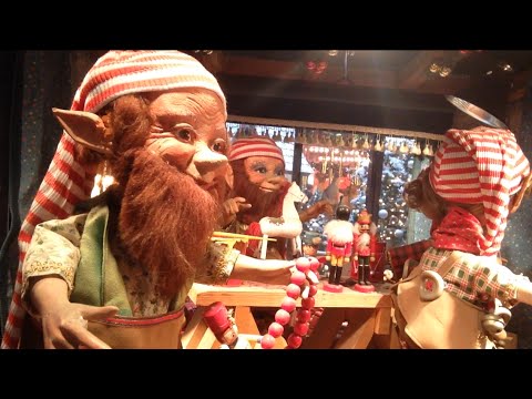 TDW 1269 - Christmas Elves Have Taken Over The Mall !