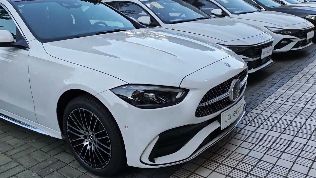 Mercedes-Benz 260 c260L video