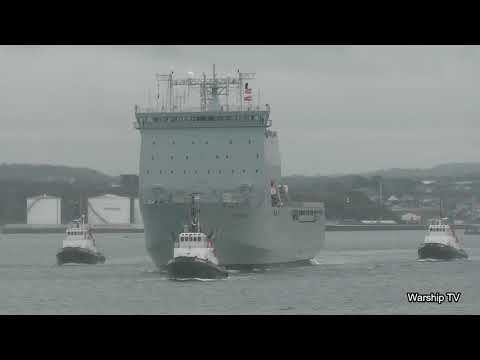 RFA MOUNTS BAY L3008 ENTERS DEVONPORT NAVAL BASE AT DEVILS POINT - 9th November 2020