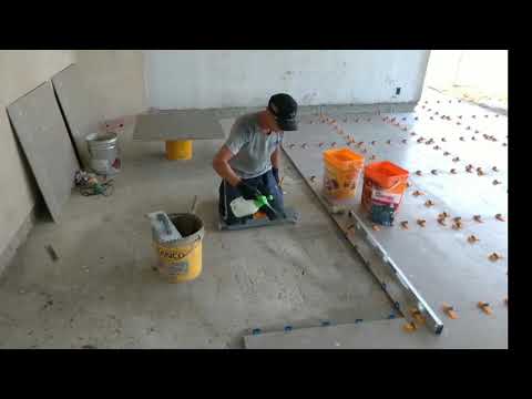 Assentamento de porcelanato Grande formato 90x90! Usando a mais nova ferramenta para os azulejista