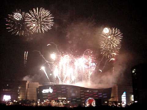 台灣高雄夢時代2010年跨年煙火秀(原發表者:姆姆酷酷爸)(影片)