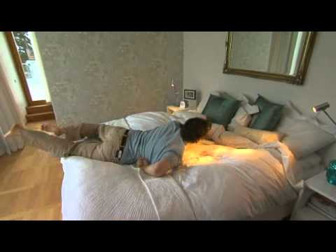 "Jag brukar gå ner i källaren och gråtrunka" - Grotesco 2