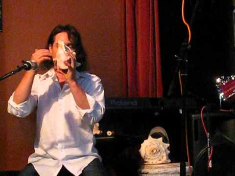 Hagai Izraeli from Maetar - Playing the Conch Shell