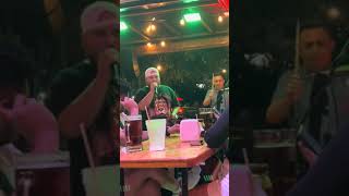 Steve Perry Surprises Journey Tribute Band in Cancun!!! 🤯🤩 "Don't Stop Believing"