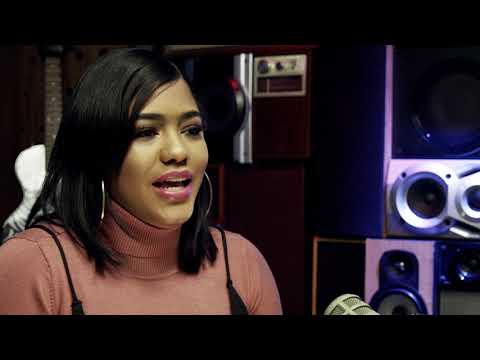 EXPRESATE TV- TONY YOUNG ENTREVISTA A ISVENY PICHARDO