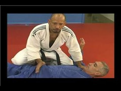 Judo Lessons for Beginners : How to Do a Full Mount Pin in Judo