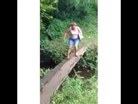 Telma cai da Pinguela no Sitio na estrada Velha de Juquitiba
