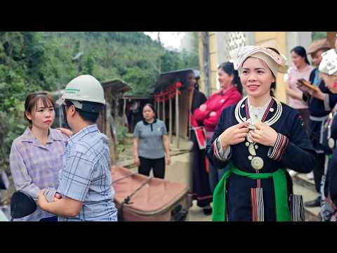 Thanh went back to work while Yen Chi and her mother went to the festival