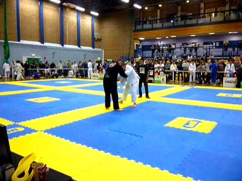 BJJ London Open 2010 - Blue Adult - Heavy - Semi-Finals  - Amir Memarian