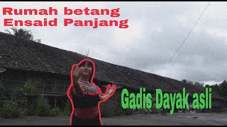 preview picture of video 'Gadis Dayak asliii !!!!----Rumah Betang  Ensaid Panjang'