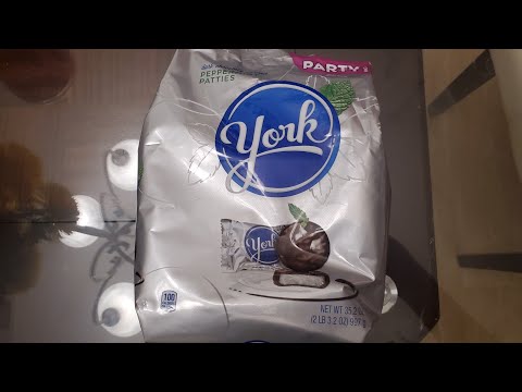 York - Dark Chocolate 🍫 Covered Peppermint Patties 😋 Review! [4K 60FPS]