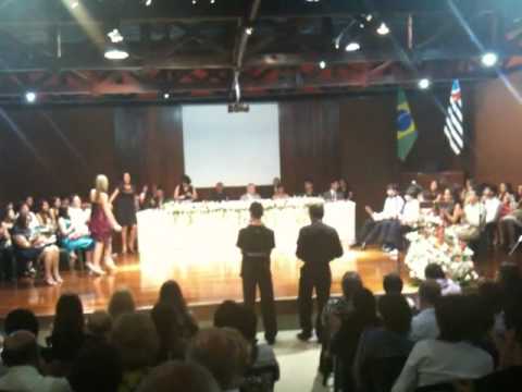 Entrega diploma Beatriz