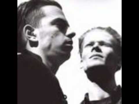 the Galan Pixs uSE tHE fLASHLIGHT