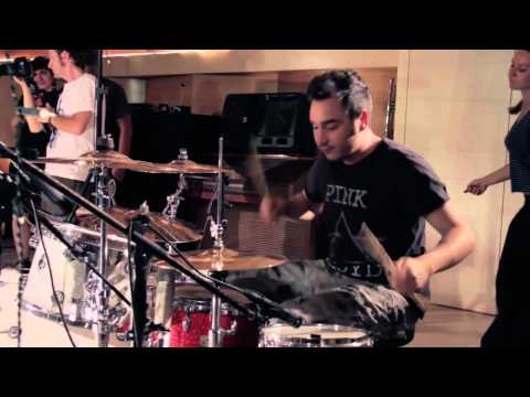 BUNDAMOVE - Bulls On Parade (Live @ Sudestudio)