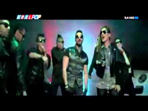 Demet Akalın ft Gökhan Özen-nefsi müdafaa Full HD