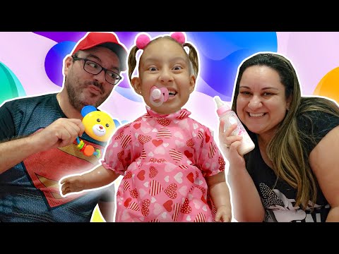 Maria Clara finge brincar de ser um BEBÊ de verdade | شفا تحولت إلى بيبي ! - MC Divertida