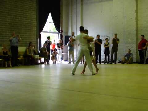  Stella Missé  and  Javier Rodriguez  are  dancing  to  the  tango  "  Dice Un Refran  "
