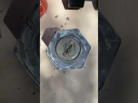 It’s so SIMPLE!🤯! Save money by making your own concrete dumbbells. #garagegym #homegym #diy