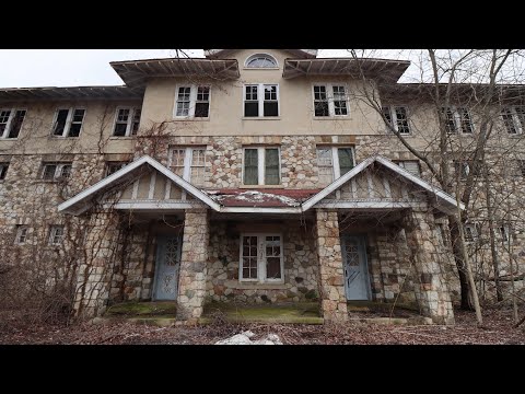 (Found Blood) Exploring The Abandoned Federal Bio-Tech Lab Police show up