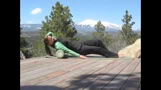 preview picture of video 'Foam Roller Exercises for Your Trapezuis Muscles'