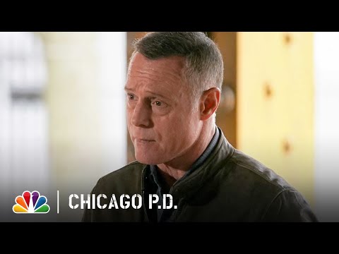 Voight Convinces Anna to Stay Undercover | NBC’s Chicago PD