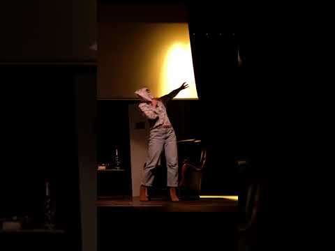 Depuis le départ de son père, Héloïse vit seule avec sa mère surprotec 