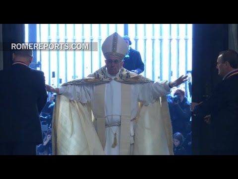 El Papa Francisco abre la Puerta Santa