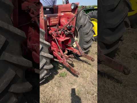 #107 - 1978 International 584 Tractor 2/2