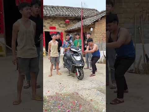 下次买了新车不庆祝了！让原本不富裕的家庭雪上加霜！#shorts#乡村搞笑