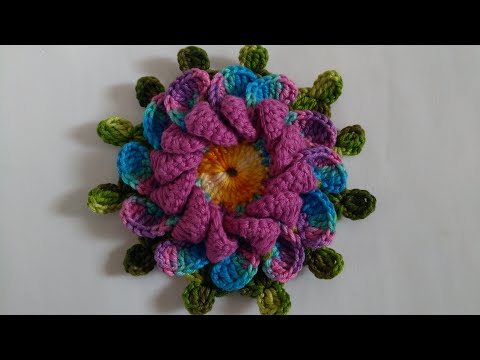 Flor Kananda em crochê com Maria José.